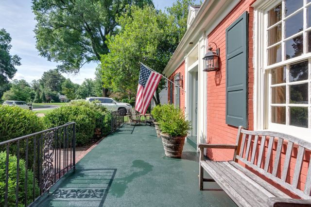 353 WILLIAMSBURG LN, Memphis, TN 38117