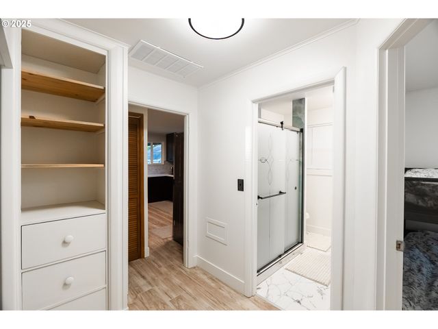 815 N KING St, Seaside, OR 97138