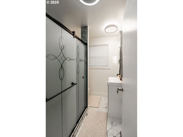 815 N KING St, Seaside, OR 97138