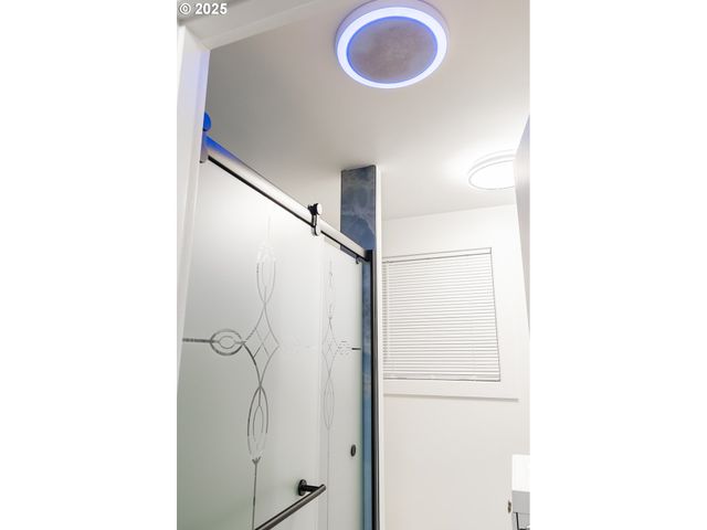 815 N KING St, Seaside, OR 97138