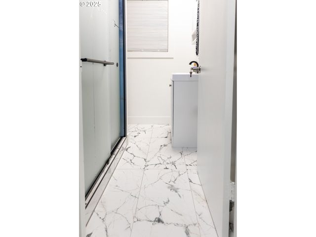 815 N KING St, Seaside, OR 97138