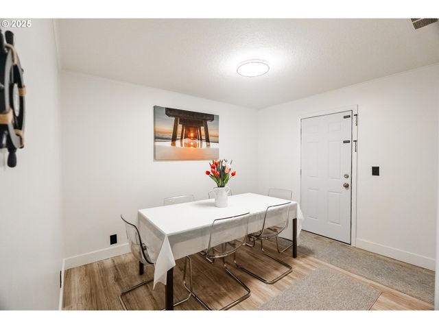 815 N KING St, Seaside, OR 97138