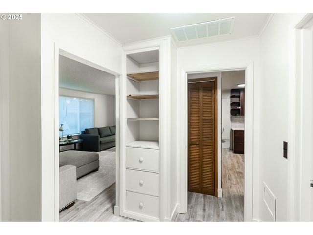 815 N KING St, Seaside, OR 97138