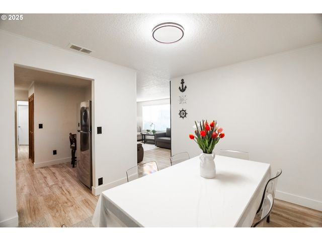 815 N KING St, Seaside, OR 97138