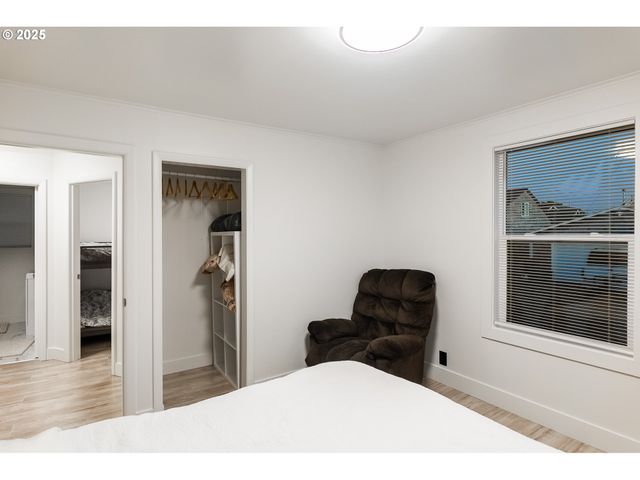 815 N KING St, Seaside, OR 97138