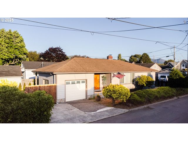 815 N KING St, Seaside, OR 97138