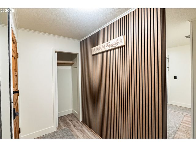 815 N KING St, Seaside, OR 97138