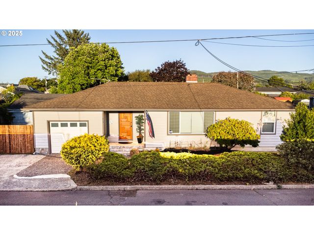 815 N KING St, Seaside, OR 97138