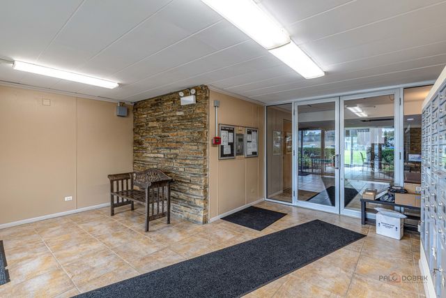 100 DEBORAH Lane B18, Wheeling, IL 60090