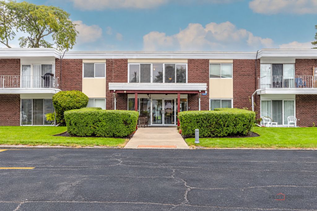 100 DEBORAH Lane B18, Wheeling, IL 60090 — photo 2