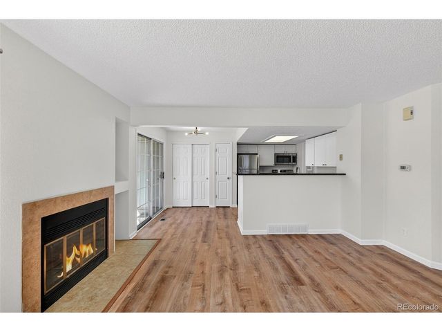 882 S Reed Ct E, Lakewood, CO 80226