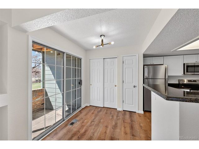 882 S Reed Ct E, Lakewood, CO 80226