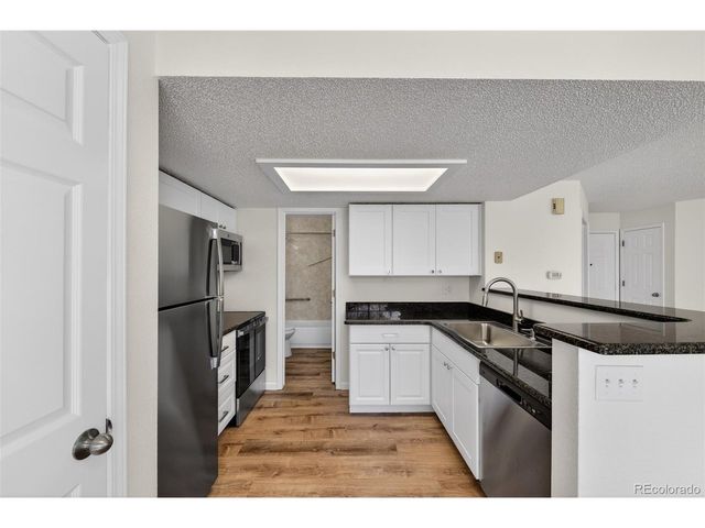 882 S Reed Ct E, Lakewood, CO 80226