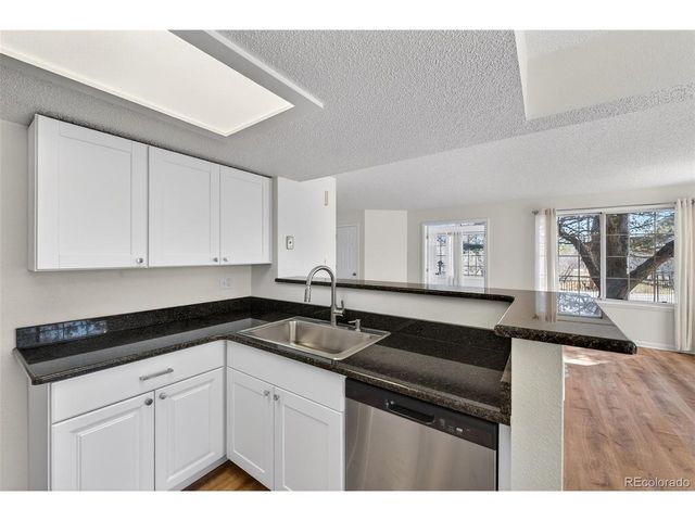 882 S Reed Ct E, Lakewood, CO 80226