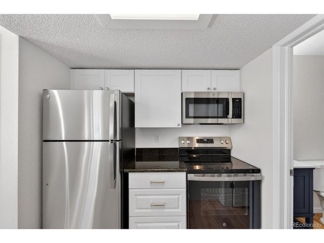 882 S Reed Ct E, Lakewood, CO 80226