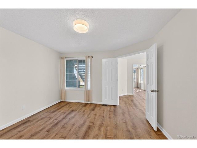 882 S Reed Ct E, Lakewood, CO 80226