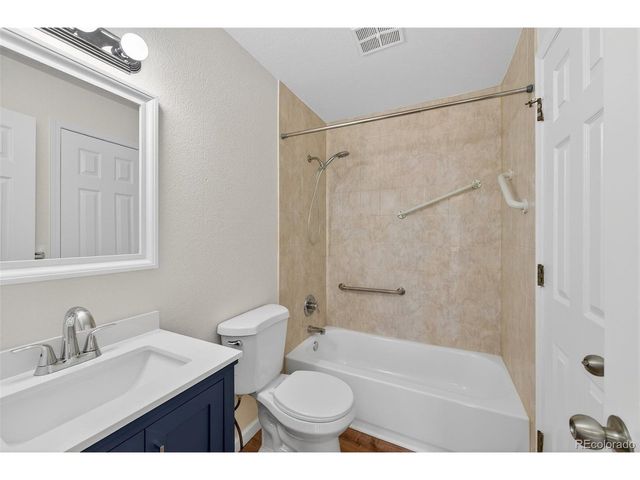 882 S Reed Ct E, Lakewood, CO 80226