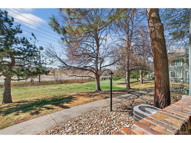 882 S Reed Ct E, Lakewood, CO 80226