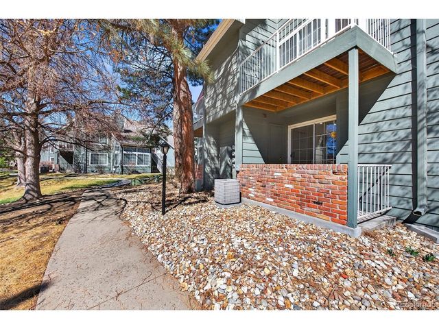 882 S Reed Ct E, Lakewood, CO 80226
