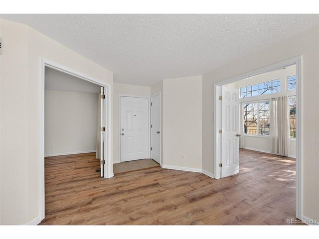 882 S Reed Ct E, Lakewood, CO 80226