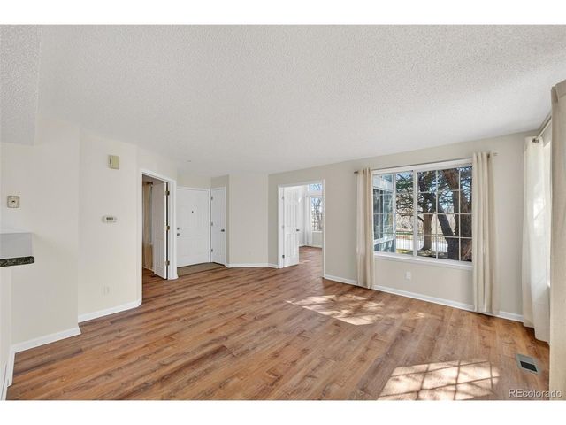 882 S Reed Ct E, Lakewood, CO 80226