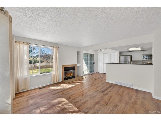 882 S Reed Ct E, Lakewood, CO 80226