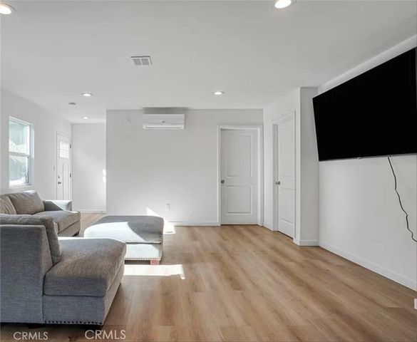 14320 Osborne, Panorama City, CA 91402