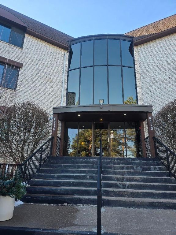 4710 58th Avenue N 106, Crystal, MN 55429
