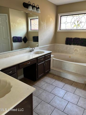 7264 Flower Creek Drive, Southaven, MS 38671