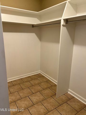 7264 Flower Creek Drive, Southaven, MS 38671