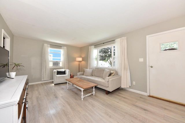 1605 Murray AVENUE, Waukesha, WI 53186
