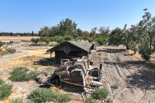 5721 E Riverdale Avenue, Laton, CA 93242