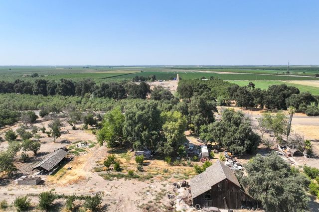5721 E Riverdale Avenue, Laton, CA 93242