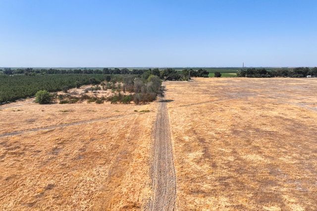 5721 E Riverdale Avenue, Laton, CA 93242