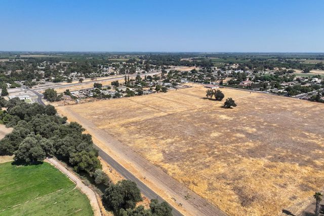 5721 E Riverdale Avenue, Laton, CA 93242