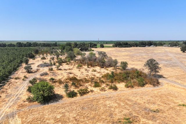 5721 E Riverdale Avenue, Laton, CA 93242