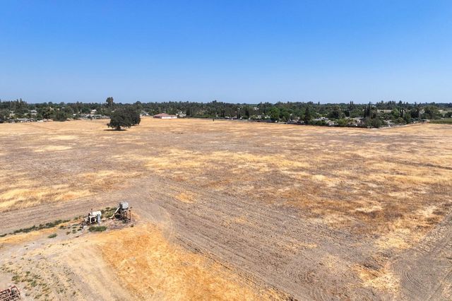 5721 E Riverdale Avenue, Laton, CA 93242