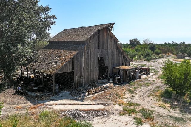 5721 E Riverdale Avenue, Laton, CA 93242