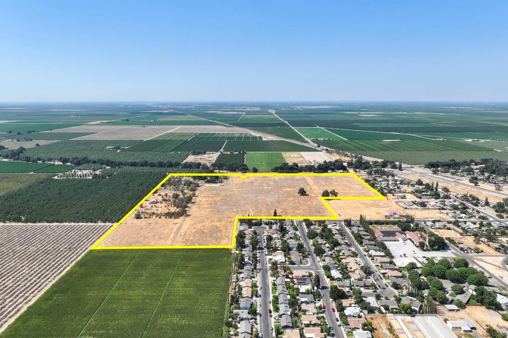 5721 E Riverdale Avenue, Laton, CA 93242