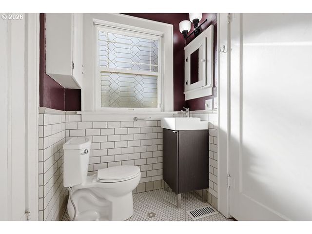 996 W 8TH Ave, Eugene, OR 97402