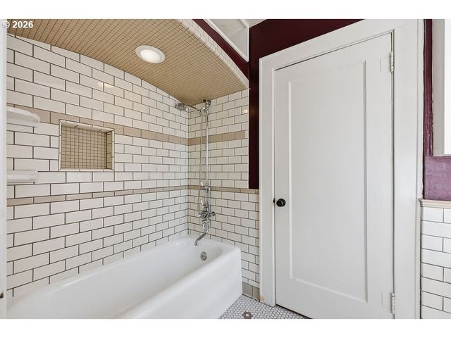 996 W 8TH Ave, Eugene, OR 97402