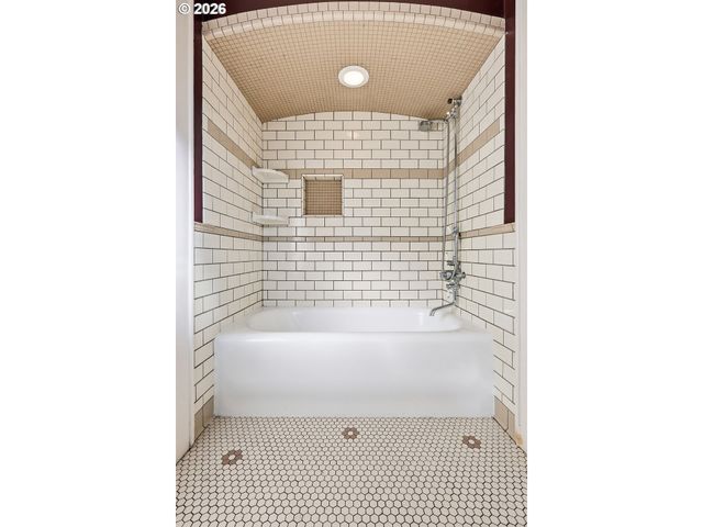 996 W 8TH Ave, Eugene, OR 97402