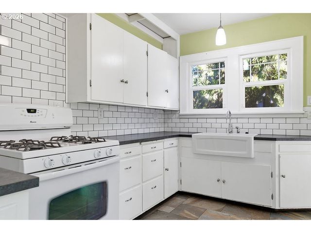 996 W 8TH Ave, Eugene, OR 97402