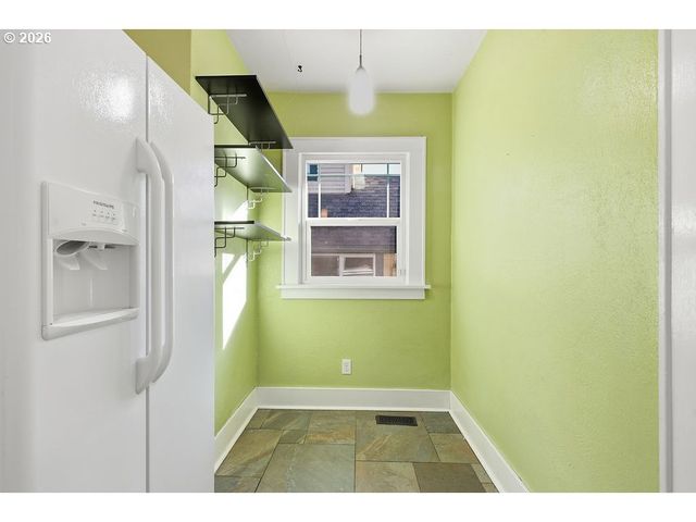 996 W 8TH Ave, Eugene, OR 97402