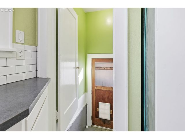 996 W 8TH Ave, Eugene, OR 97402