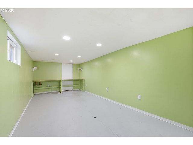 996 W 8TH Ave, Eugene, OR 97402