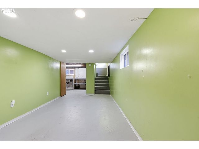 996 W 8TH Ave, Eugene, OR 97402