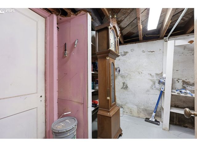 996 W 8TH Ave, Eugene, OR 97402