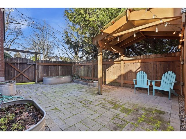 996 W 8TH Ave, Eugene, OR 97402