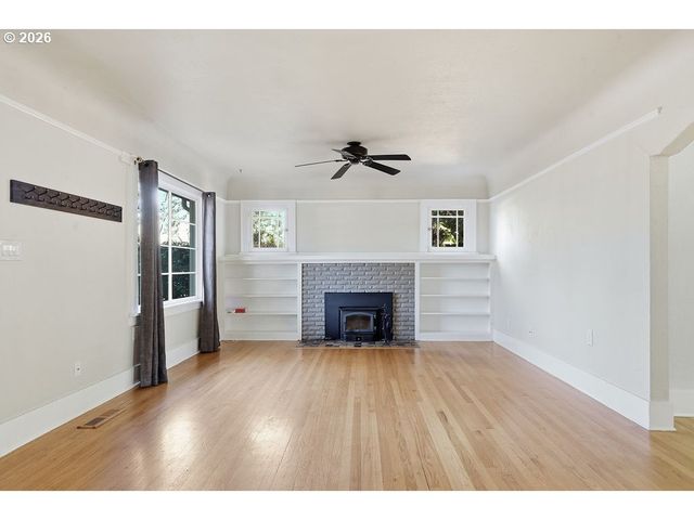 996 W 8TH Ave, Eugene, OR 97402